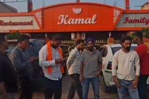 Asansol Fatehpur BJP Kamal Symbol Liquor Shop Protest: आसनसोल के फतहपुर में मदीरा दुकान पर कमल के निशान को लेकर विवाद, भाजपा कार्यकर्ताओं ने जताया विरोध