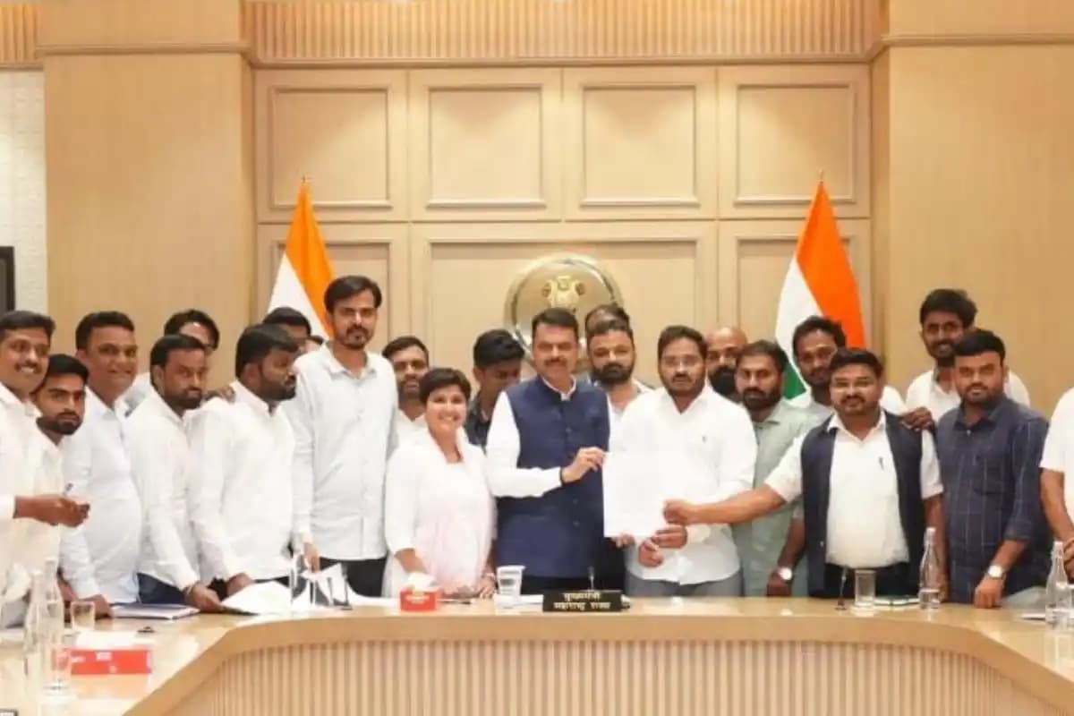 मुंबई में एमपीएससी विद्यार्थियों की मांगों पर सीएम फडणवीस का सकारात्मक रुख सचिव का तत्काल तबादला
