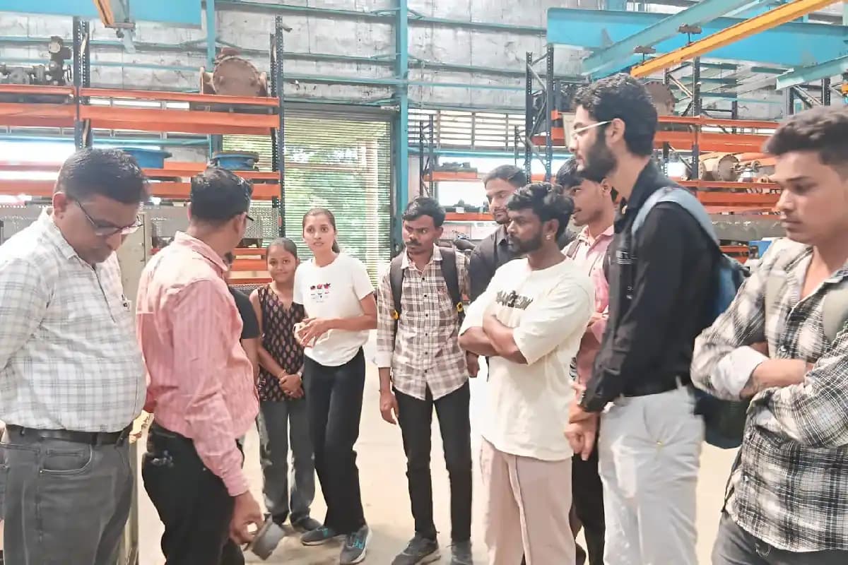 नागपुर में अर्थशास्त्र विभाग के विद्यार्थियों ने किया औद्योगिक भ्रमण