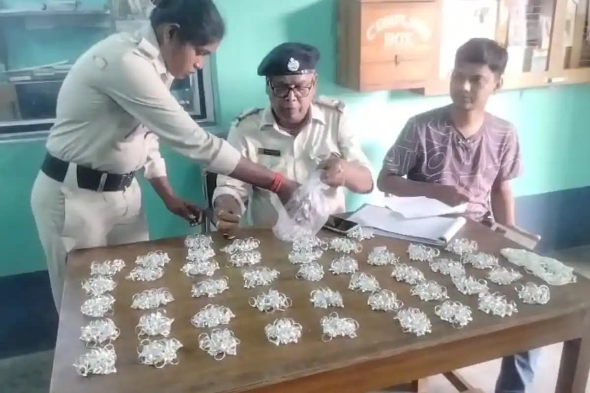 नदिया सीमा पर बांग्लादेश भेजने से पहले 3 किलो 647 ग्राम चांदी के गहने बरामद