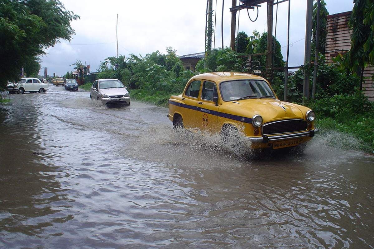 Bengal Weather Update: दुर्गा पूजा 2025 में चक्रवाती परिसंचरण से भारी बारिश का खतरा