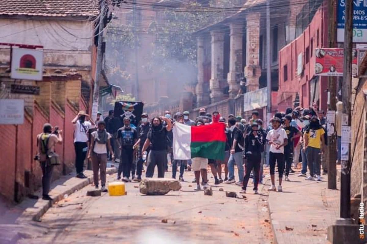 Gen Z Protests 2025: नेपाल से पेरू तक युवाओं ने दिखाई अपनी ताकत