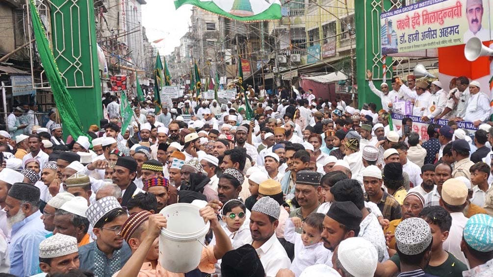 Nagpur Eid Milad-un-Nabi 2025: शहर में शोभायात्रा का Grand Welcome Dr. Anees Ahmed ने किया
