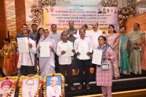 Nagpur News: Land Ownership Certificates Distributed to Citizens in Ingole Nagar During Seva Pakhwada