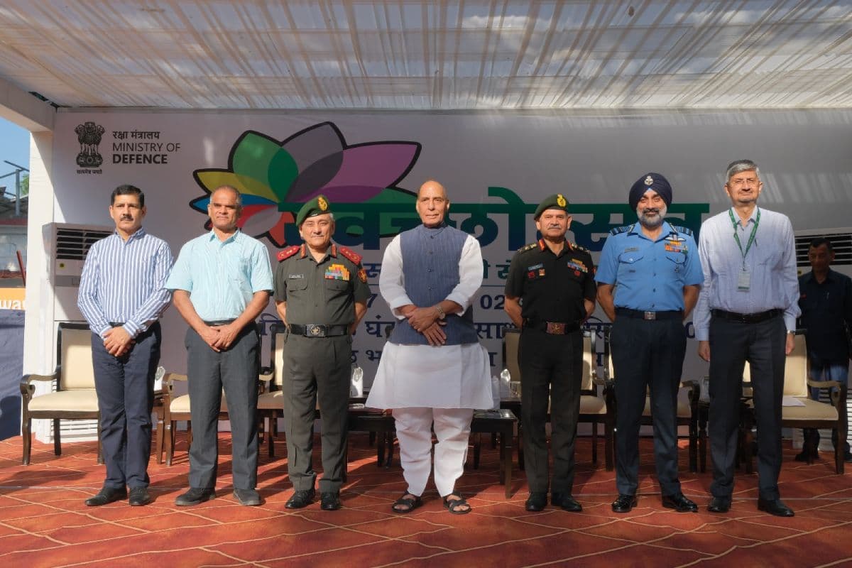 राजनाथ सिंह ने सफाई कर्मचारियों को सम्मानित किया, मंत्री ‘Swachhata Hi Seva 2025’ राष्ट्रव्यापी अभियान में शामिल हुए