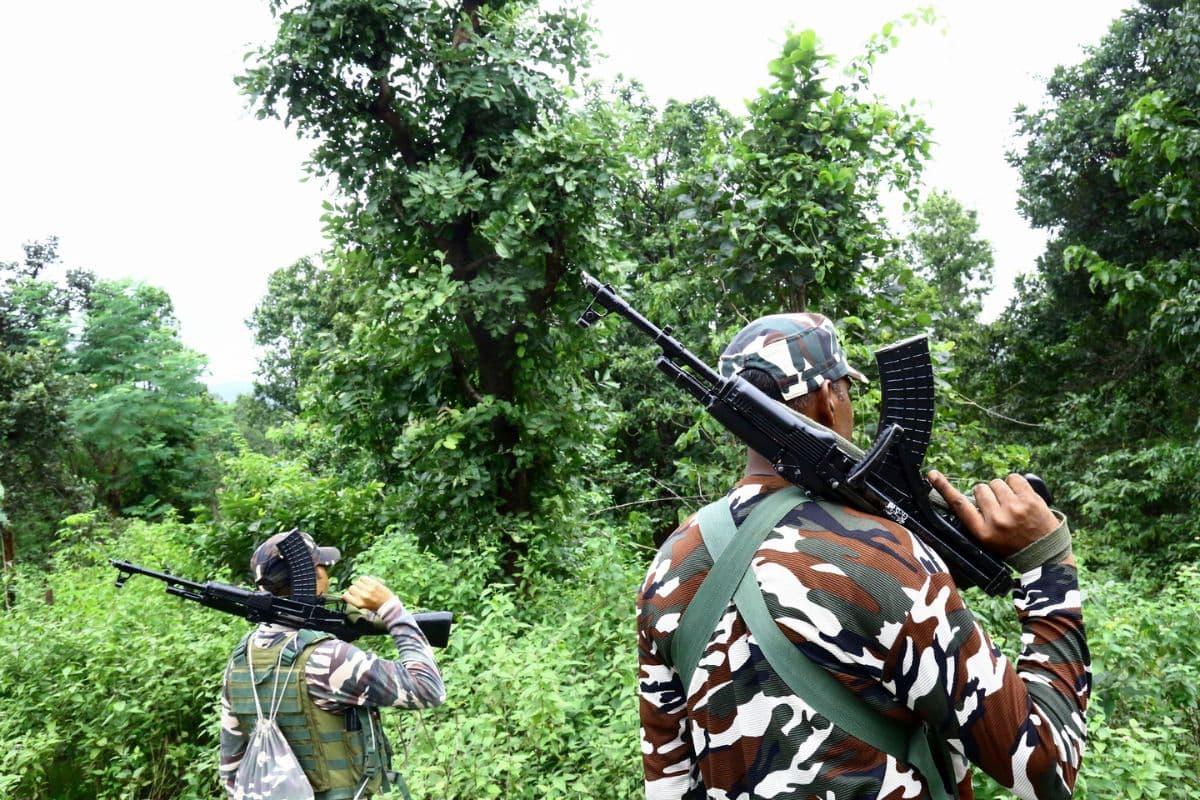 Encounter in Jharkhand: झारखंड में TSPC उग्रवादियों से मुठभेड़ में 2 सुरक्षाकर्मी शहीद, एक घायल