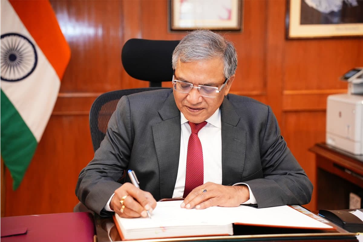 बिहार विधानसभा चुनाव 2025: पारदर्शी मतदान के लिए 8.5 लाख से अधिक अधिकारियों की तैनाती
