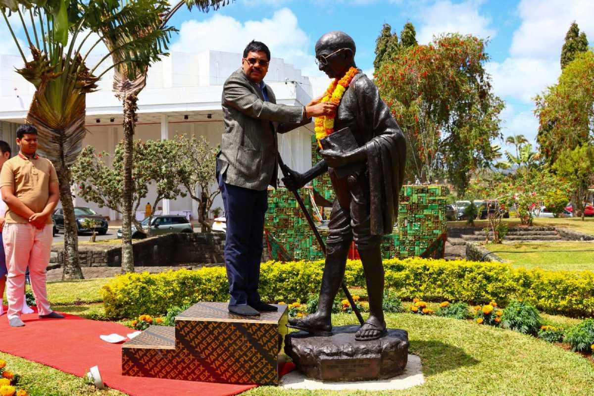 मुख्य न्यायाधीश गवई ने मॉरीशस में गांधी जयंती समारोह में अर्पित की श्रद्धांजलि