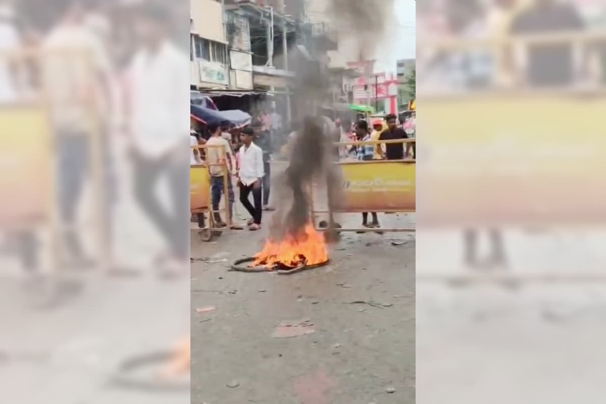 गोविंदपुर में युवक की तालाब में डूबकर मौत से भड़का बवाल, पुलिस पर खदेड़ने का आरोप — थाने पर पथराव और आगजनी | वीडियो देखें