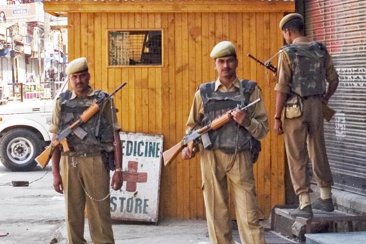 श्रीनगर में पुलिस ने कुर्क की टीआरएफ कमांडर सज्जाद गुल की दो करोड़ रुपये की संपत्ति