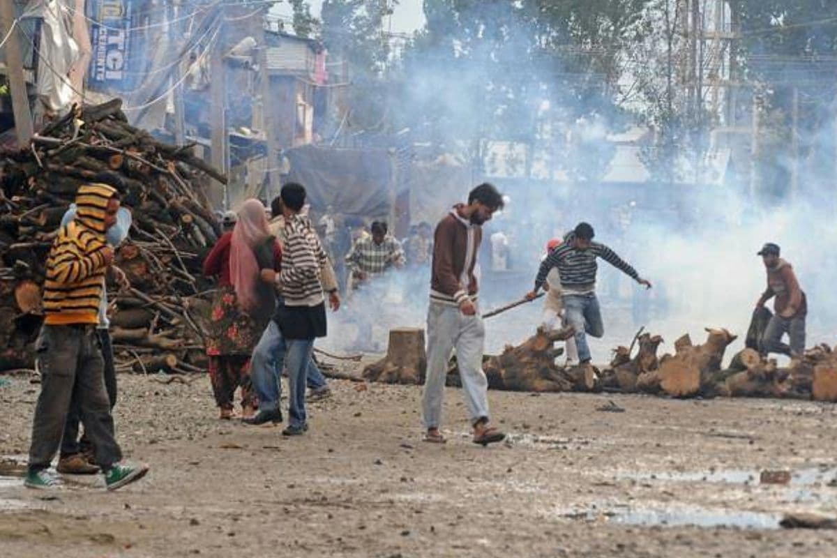 POK में हिंसक प्रदर्शन थमे: पाकिस्तान सरकार और प्रदर्शनकारियों के बीच हुआ 25 सूत्रीय समझौता, 10 की मौत के बाद बनी सहमति