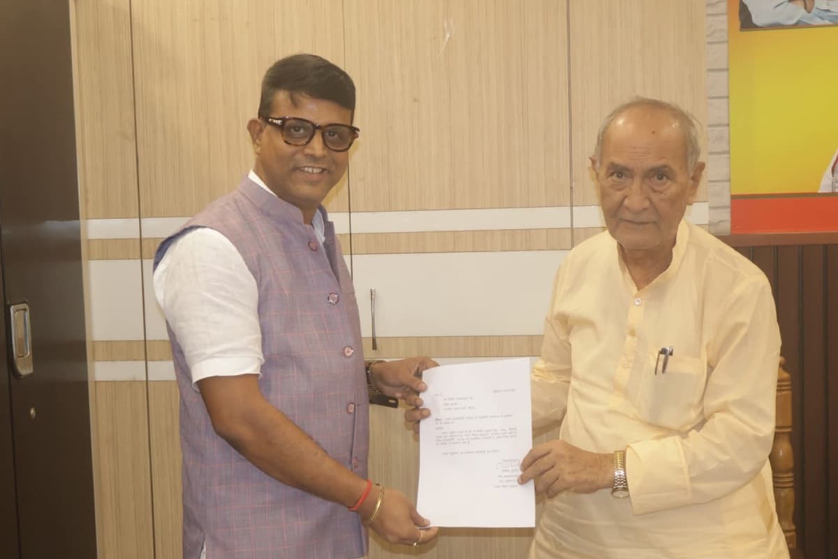 पटना साहिब की सियासत में भूचाल: भाजपा से इस्तीफ़ा देकर मुस्कुराए शिशिर कुमार