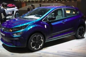 Tata Motors: टाटा मोटर्स ने भारतीय यात्री वाहन बाजार में दूसरा स्थान हासिल किया