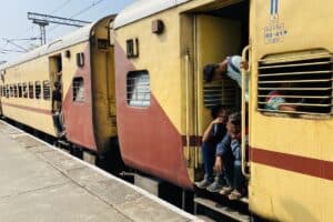 Chhath Puja Trains 2025: High Fare Trains Still Full as Dhanbad-Gorakhpur Special Remains Empty
