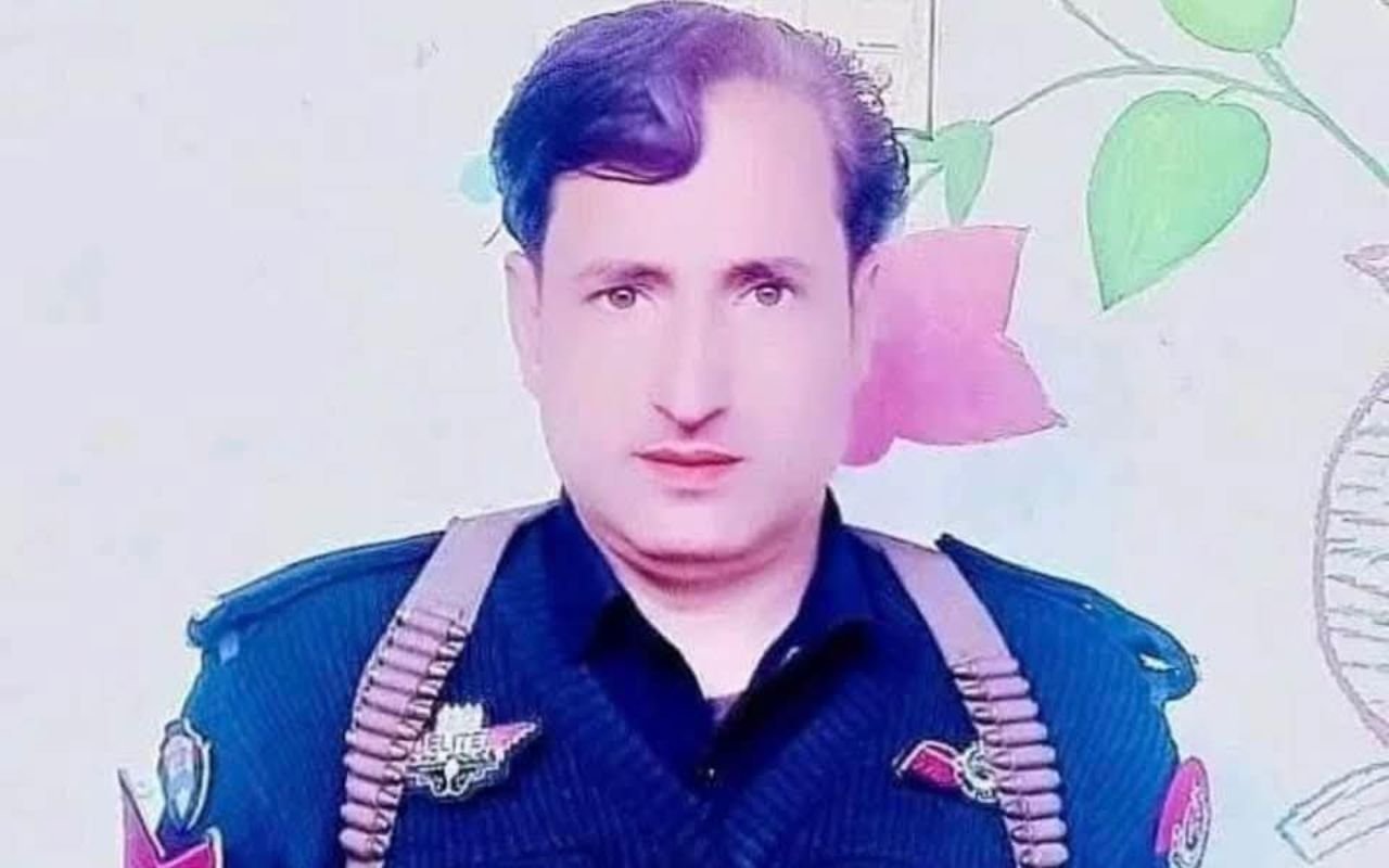peshawar terrorist attack policeman dead