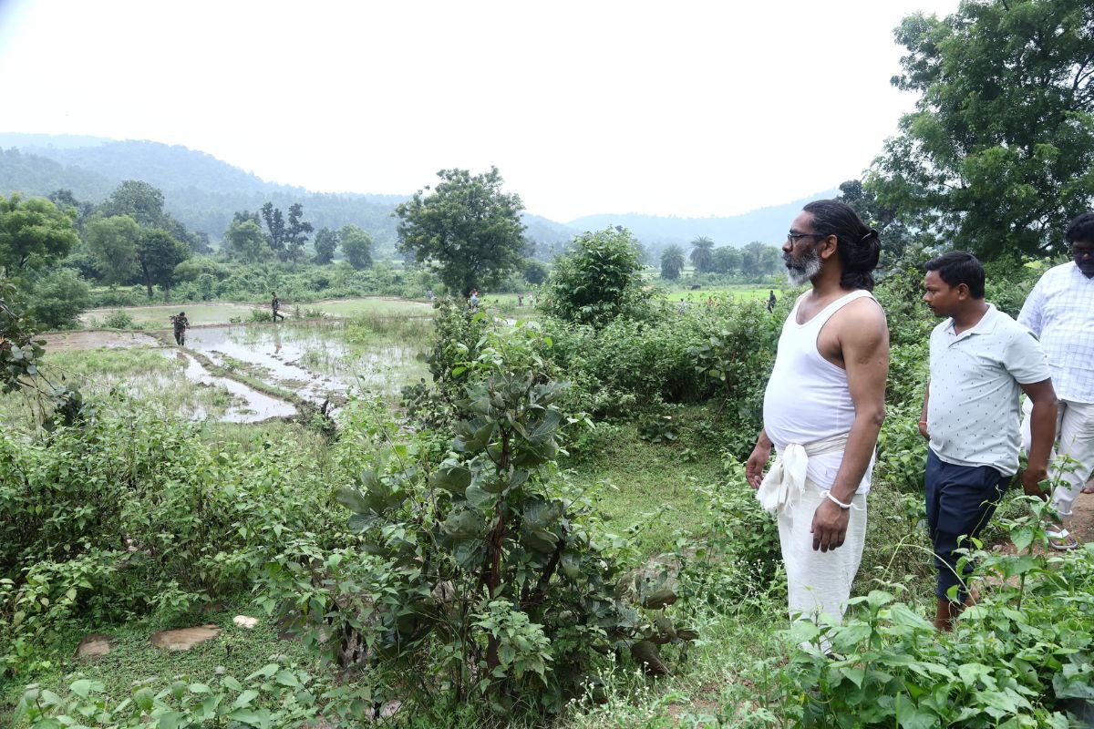 Hemant Soren: नेमरा में ताजा हुई बचपन की यादें, किसानों से मिले 5 Hemant Soren in Nemra Village Farmers News Today
