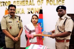 Success Story of PVTG Girl: झारखंड पुलिस ने जेपीएससी पास करने वाली पहाड़िया बेटी को किया सम्मानित