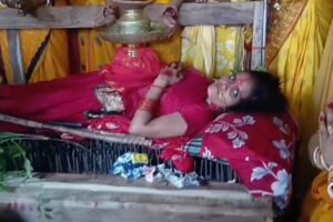 Athmalgola woman Manisha Devi becomes center of faith with nail bed fast in Bihar
