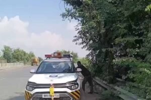 भागलपुर में हाईवे पेट्रोलिंग टीम: भागलपुर में जवानों का गौ तस्करों से अवैध वसूली का शर्मनाक वीडियो