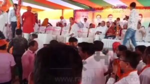 NDA सम्मेलन में सियासी संग्राम: नारेबाज़ी और धक्का–मुक्की से माहौल गरमाया