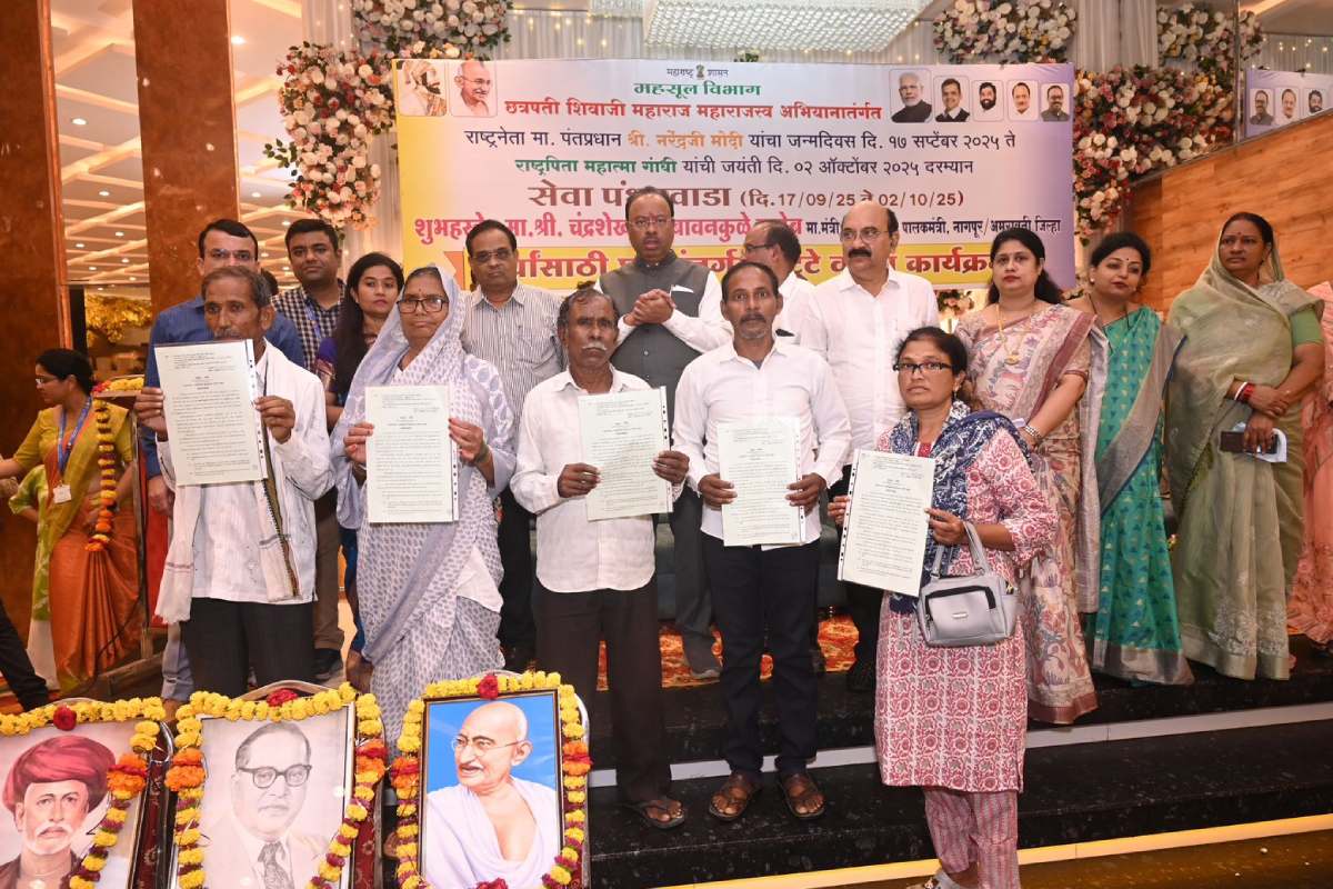Nagpur News: Land Ownership Certificates Distributed to Citizens in Ingole Nagar During Seva Pakhwada
