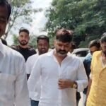 Pawan Singh Court Appearance: आचार संहिता उल्लंघन मामले में Fans की भारी भीड़