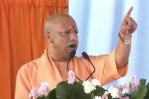 Breaking: CM Yogi Adityanath का कड़ा संदेश, अगजानी और दुर्गा पूजा में शरारती तत्वों पर सख्त कार्रवाई, देखें वीडियो