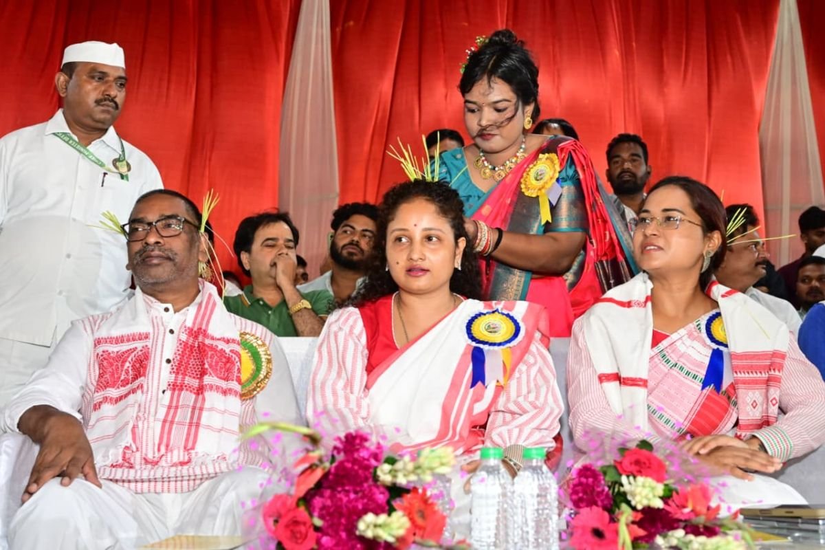 Karam Puja Mahotsav 2025: झारखंड में करम पूजा की धूम, सीएम हेमंत सोरेन बोले- करम पर्व हमारी विशिष्ट संस्कृति, सभ्यता और जीवनशैली का प्रतीक 4 karma puja 2025 Hemant Soren Kalpana Soren News Today