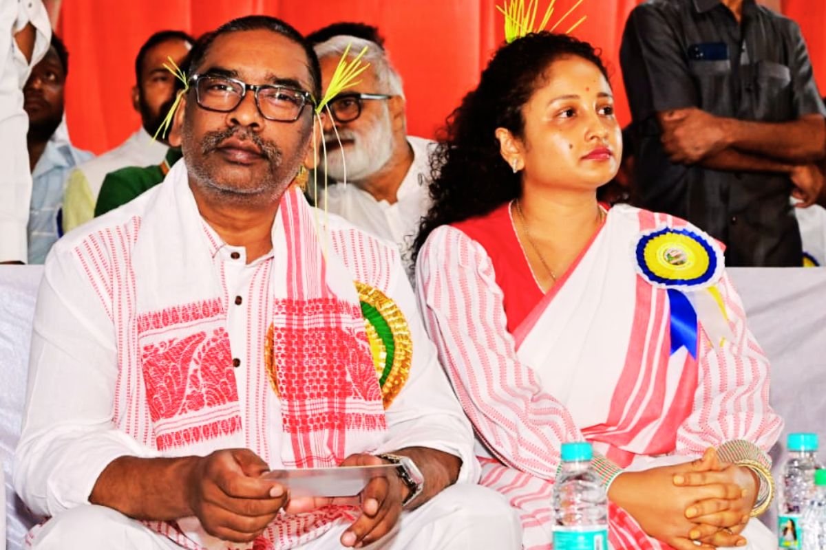 Karam Puja Mahotsav 2025: झारखंड में करम पूजा की धूम, सीएम हेमंत सोरेन बोले- करम पर्व हमारी विशिष्ट संस्कृति, सभ्यता और जीवनशैली का प्रतीक 3 karma puja 2025 Hemant Soren Kalpana Soren News Today
