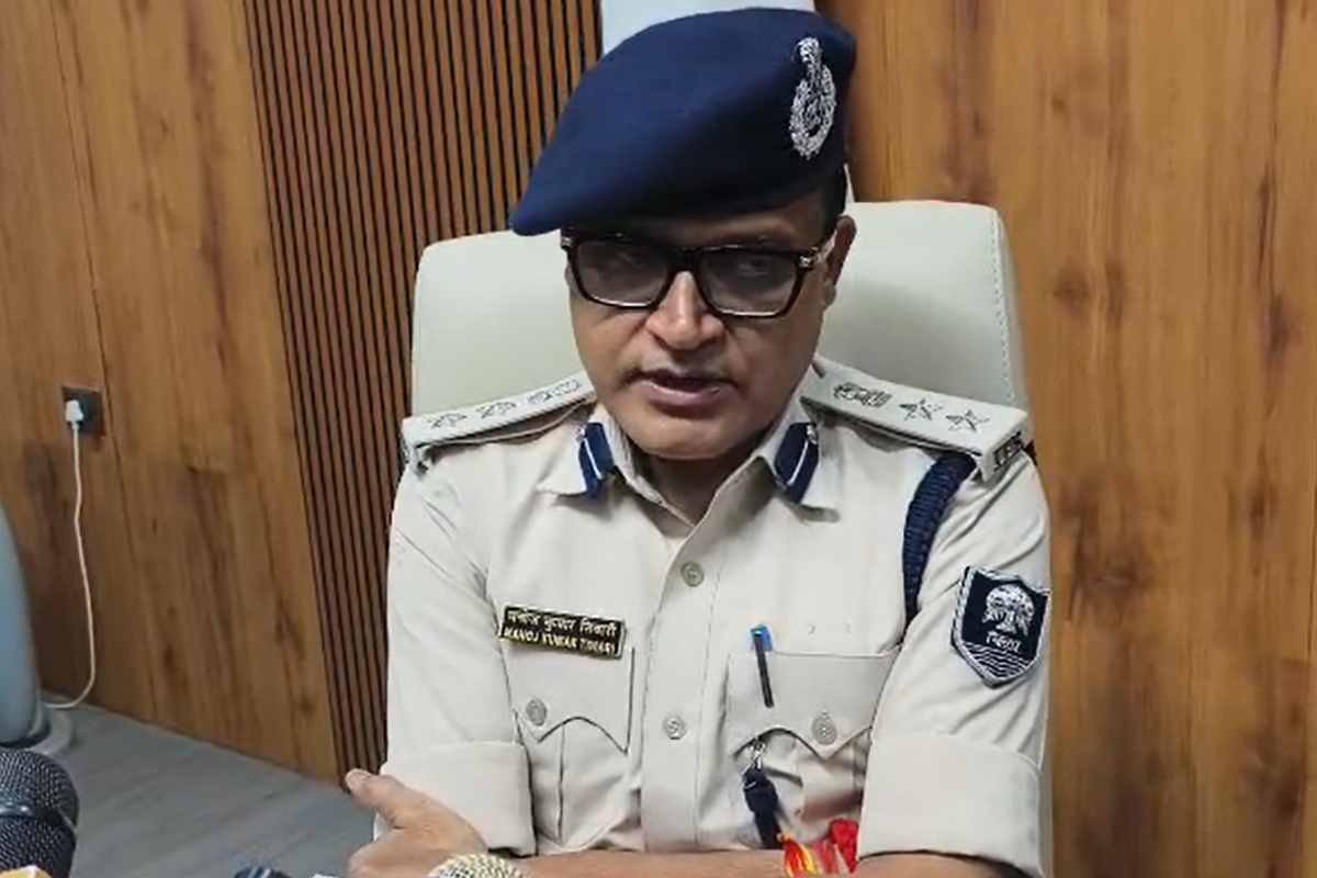 सिवान में फिर गूंजी AK-47 Seizure की धमक: रईस-अयूब गिरोह का पर्दाफाश, भारी हथियार बरामद 2 AK-47 Seizure