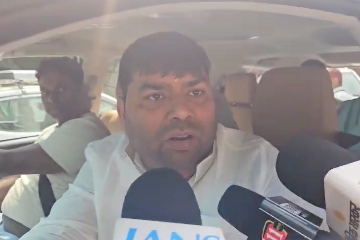 Tej Pratap Yadav Mahua Seat: आरजेडी विधायक मुकेश रोशन का चुप्पी भरा रिएक्शन चर्चा में