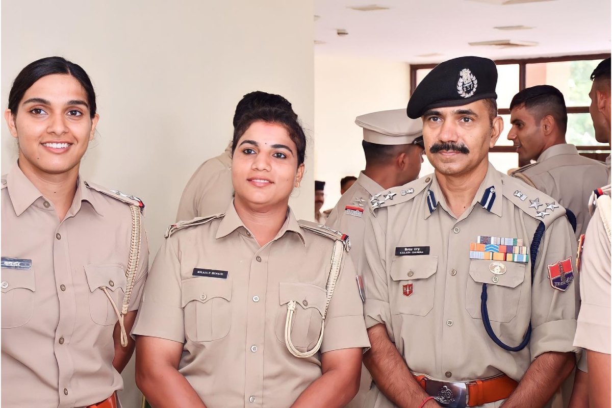 Bihar Election 2025: पुलिस ने फरार अपराधियों के घरों पर चेकिंग शुरू की