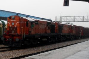 भारी बारिश से रेल यातायात ठप, छपरा होकर चलने वाली 31 जोड़ी पैसेंजर ट्रेनें रद्द, 26 एक्सप्रेस ट्रेनों का मार्ग बदला