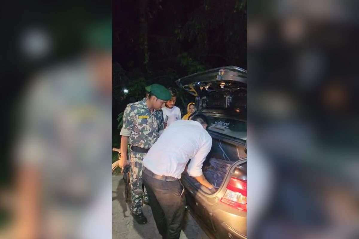 नवादा पुलिस कप्तान अभिनव धीमान ने खुद संभाली कमान, विधानसभा चुनाव 2025 से पहले सड़क पर उतरे: नवादा पुलिस जांच अभियान से अपराधियों में हड़कंप 2 Nawada Police Checking Drive
