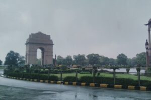 Weather Alert! बादल, बारिश और ठंडी हवाएं; आज दिनभर ठंड से कांपेंगे दिल्ली के लोग