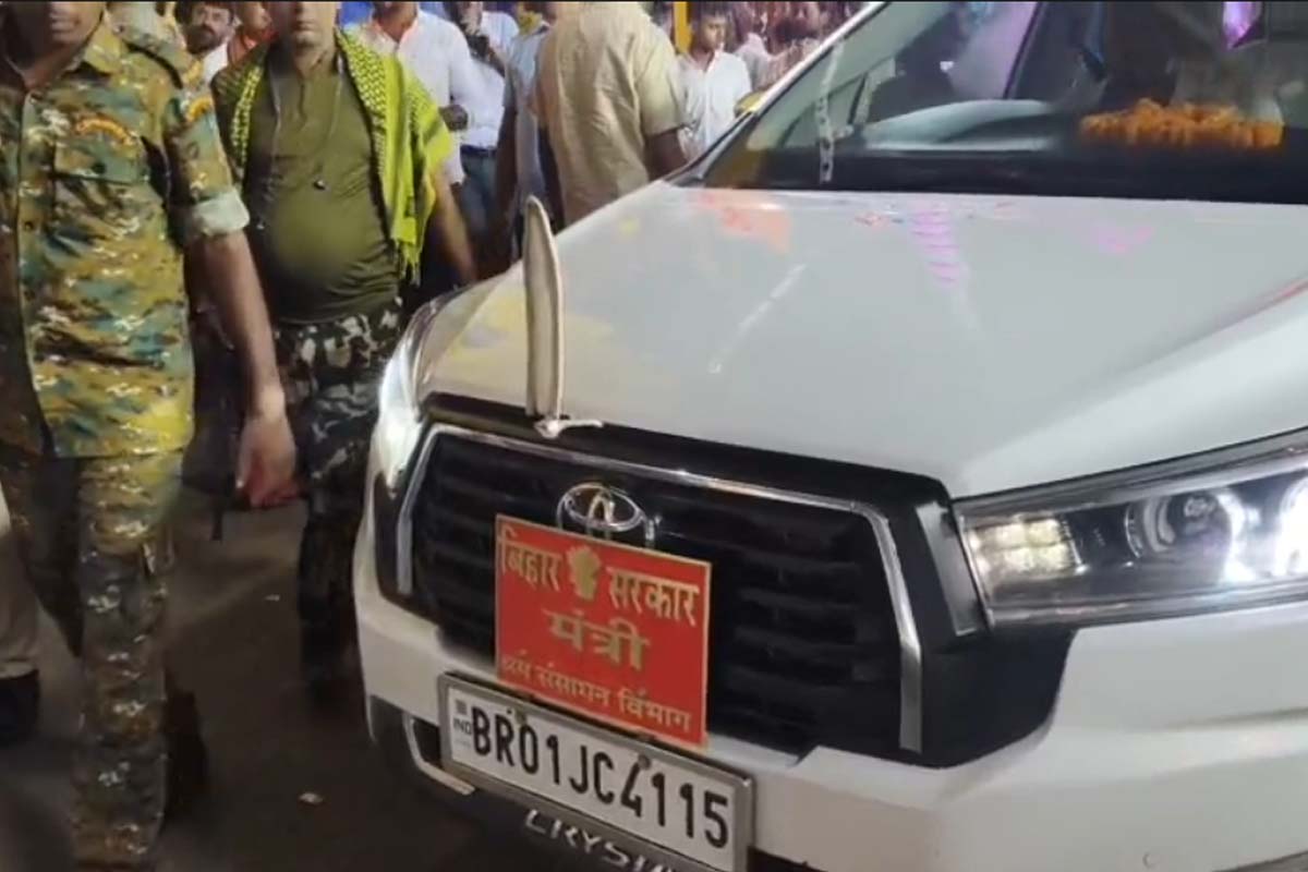 मंत्री संतोष सिंह ने विपक्ष पर साधा निशाना, मां दुर्गा से मांगी प्रदेश विकास की राह दिखाने की प्रेरणा 2 Durga Puja 2025 Bihar