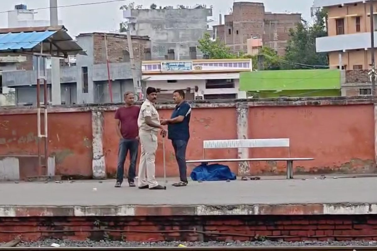 Gang Violence at Barh Railway Station: गांजा विवाद में युवक को चाकू मारा गया