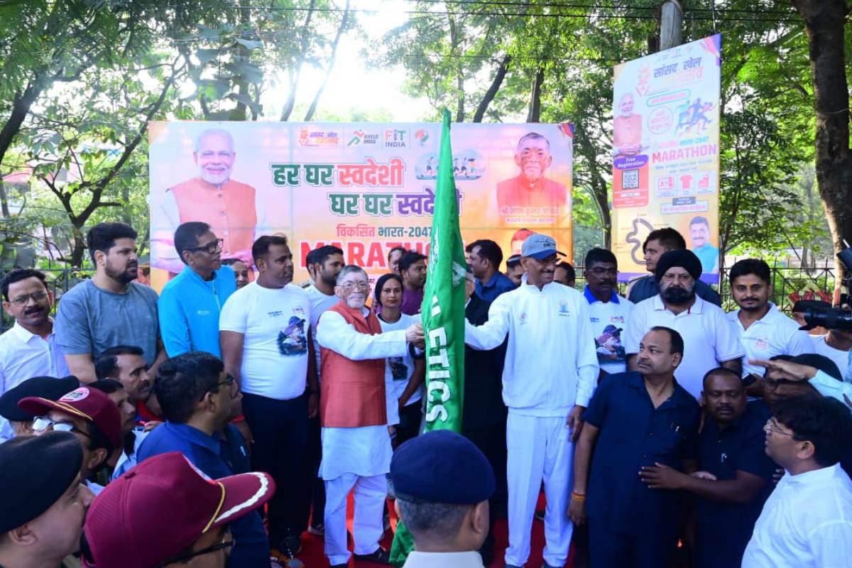 Governor Urges Citizens to Embrace ‘Har Ghar Swadeshi’ at Ranchi Marathon