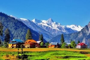 गुलमर्ग में हुई मौसम की पहली बर्फबारी, पर्यटकों में उत्साह का माहौल