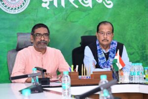 Hemant Soren: हेमंत सोरेन ने शहीद जवानों के परिवारों को आर्थिक सहायता देकर सम्मानित किया