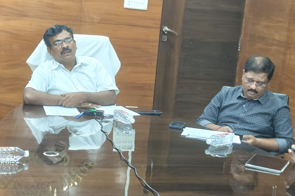 Ranchi: रांची के सीईओ ने मतदाता सूची पुनरीक्षण और घाटशिला उपचुनाव की तैयारियों की समीक्षा की Ranchi CEO Reviews Voter List Revision and Ghatshila By-election Preparations