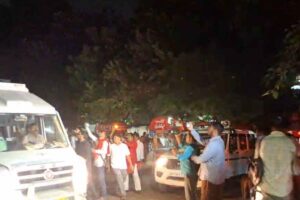 लालू यादव देर रात निकले राबड़ी आवास से, चेहरे पर दिखी थकान और चिंता – मरीन ड्राइव की ओर रवाना, कार्यकर्ताओं में हलचल