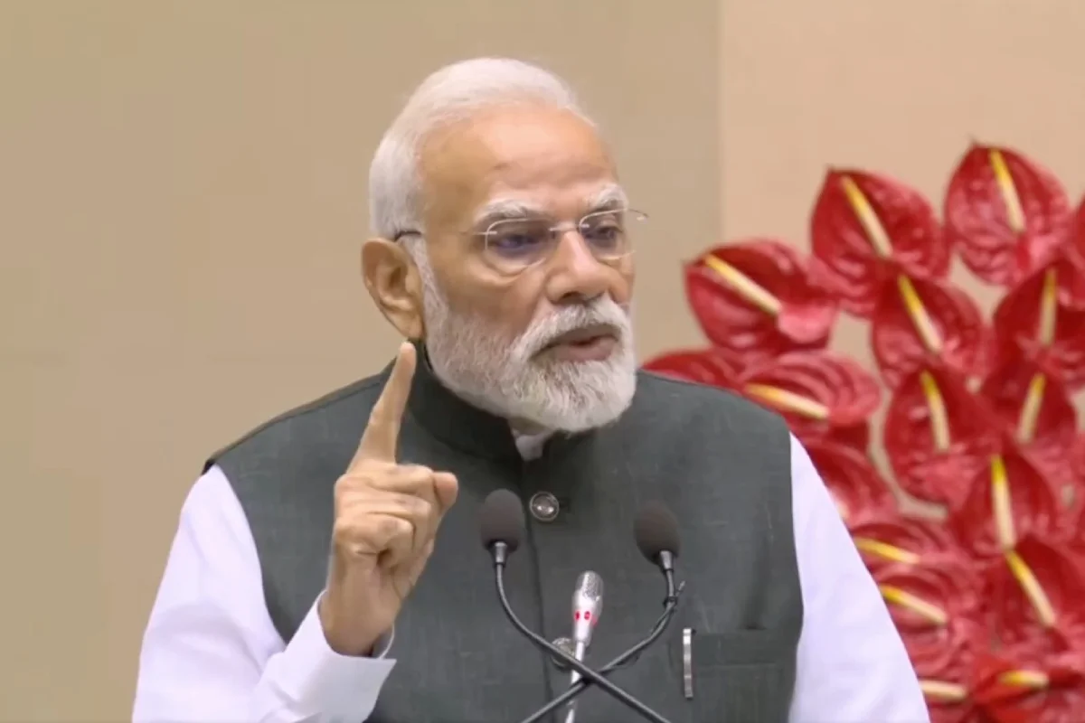 PM Modi 25 Years of Governance: नरेंद्र मोदी ने गुजरात के मुख्यमंत्री के रूप में अपनी पहली शपथ को याद किया, एक्स पर भावुक नोट साझा किया