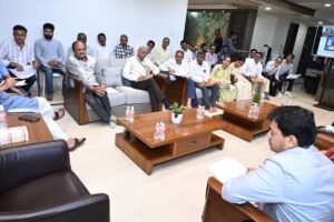 नागपुर की 24×7 जल आपूर्ति योजना पर नितिन गडकरी की चिंता: अधूरे जलकुंभ कार्यों पर उठाए सवाल