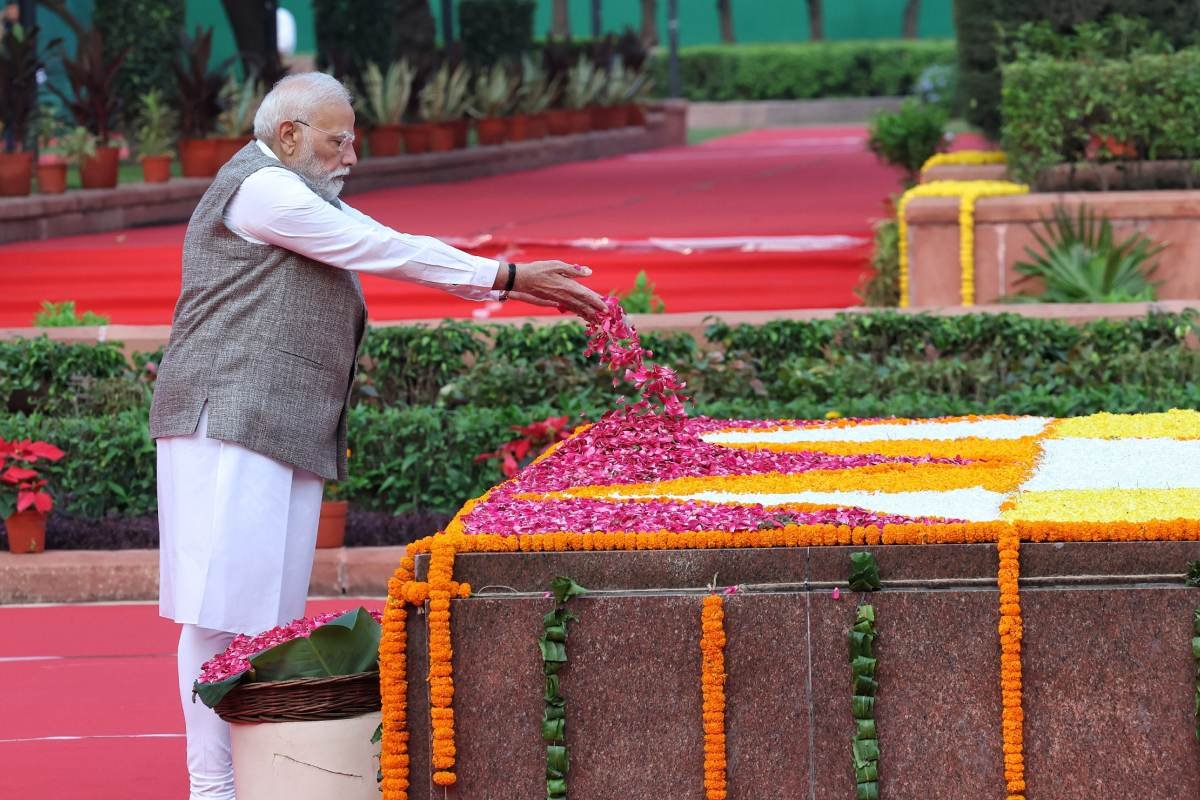 PM Narendra Modi Pays Tribute to Shri Lal Bahadur Shastri at Vijay Ghat