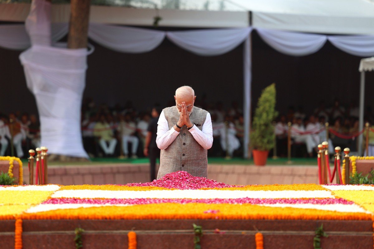 PM Narendra Modi: प्रधानमंत्री नरेंद्र मोदी ने विजय घाट पर श्री लाल बहादुर शास्त्री को श्रद्धांजलि दी