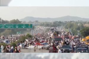 लाहौर में हिंसक टकराव: प्रॉ–फिलिस्तीन मार्च में 2 की मौत, 50 घायल; सड़कें बंद और इंटरनेट सेवा निलंबित