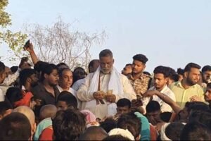 आचार संहिता लागू होने के बाद सांसद पप्पू यादव पर लगा आरोप — बाढ़ पीड़ितों को खुलेआम बांटे रुपए, हाजीपुर में मचा सियासी हड़कंप