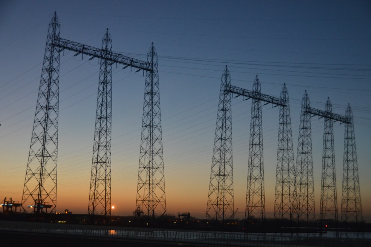 Nagpur power outage 33kV line breakdown: 33 केवी लाइन ब्रेकडाउन से चार मोहल्लों में रात भर बिजली गुल, गर्मी-मच्छरों से परेशान हुए नागरिक