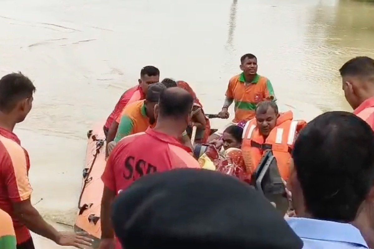 भारत-नेपाल सीमा पर रातो नदी का तटबंध टूटा, सुरसंड के कई पंचायतों में घुसा बाढ़ का पानी 2 Rato River Embankment Breach – सीतामढ़ी में भारत-नेपाल सीमा पर रातो नदी का तटबंध टूटा, बाढ़ से प्रभावित सुरसंड